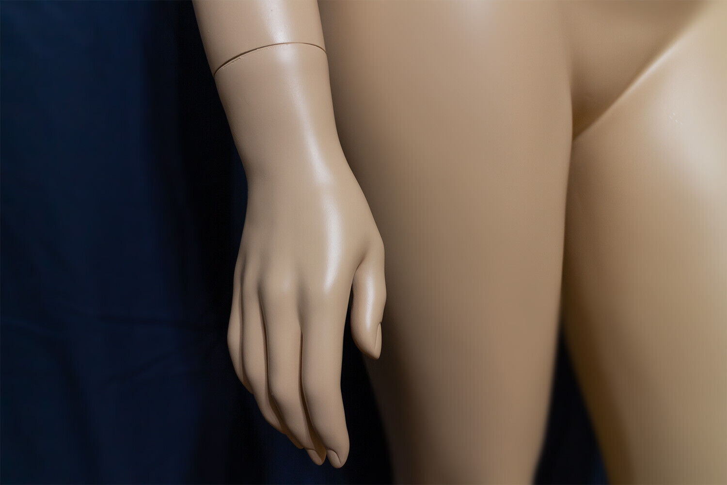 Same mannequin photo 4